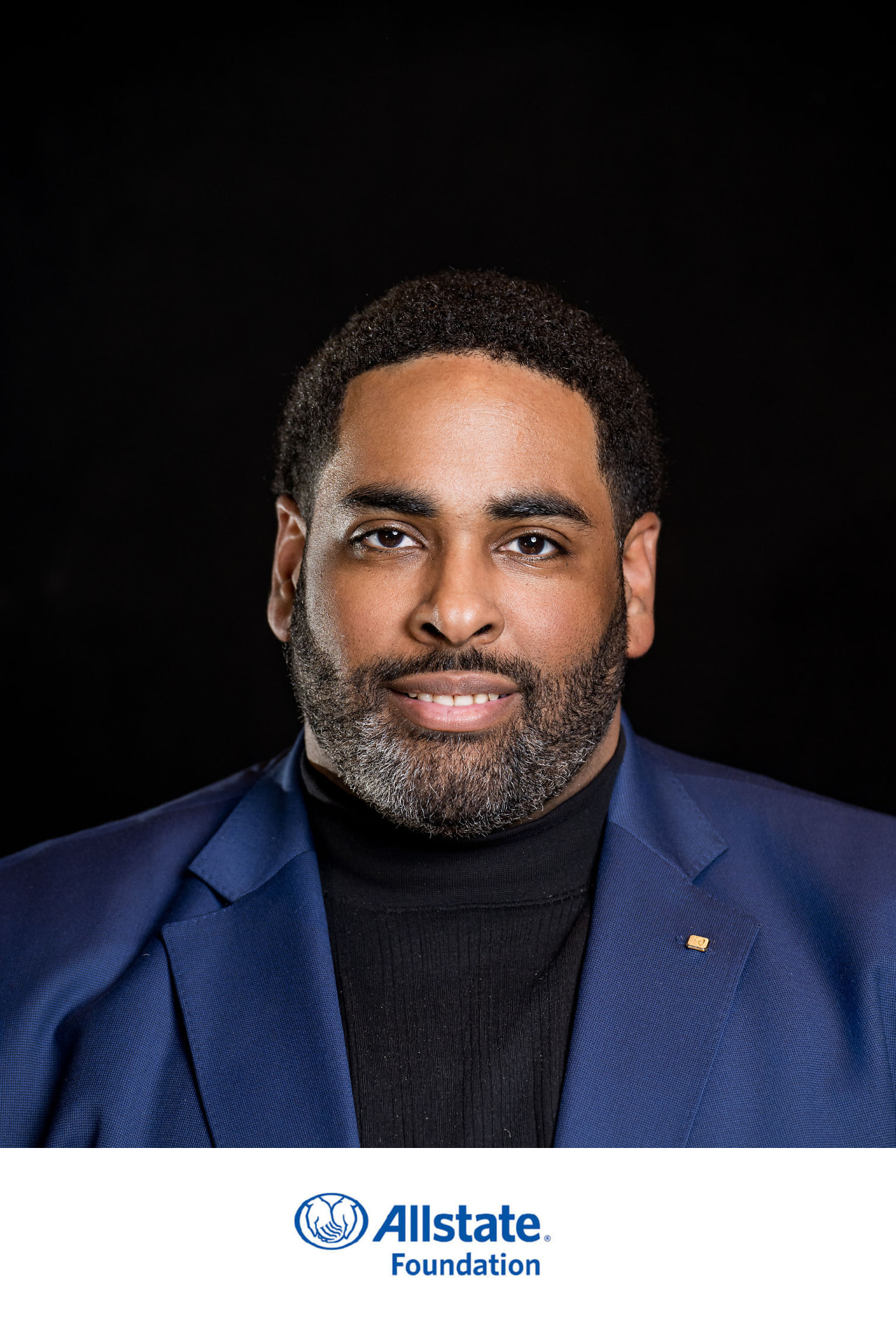 Branded conference headshot example 9 with event logo bar